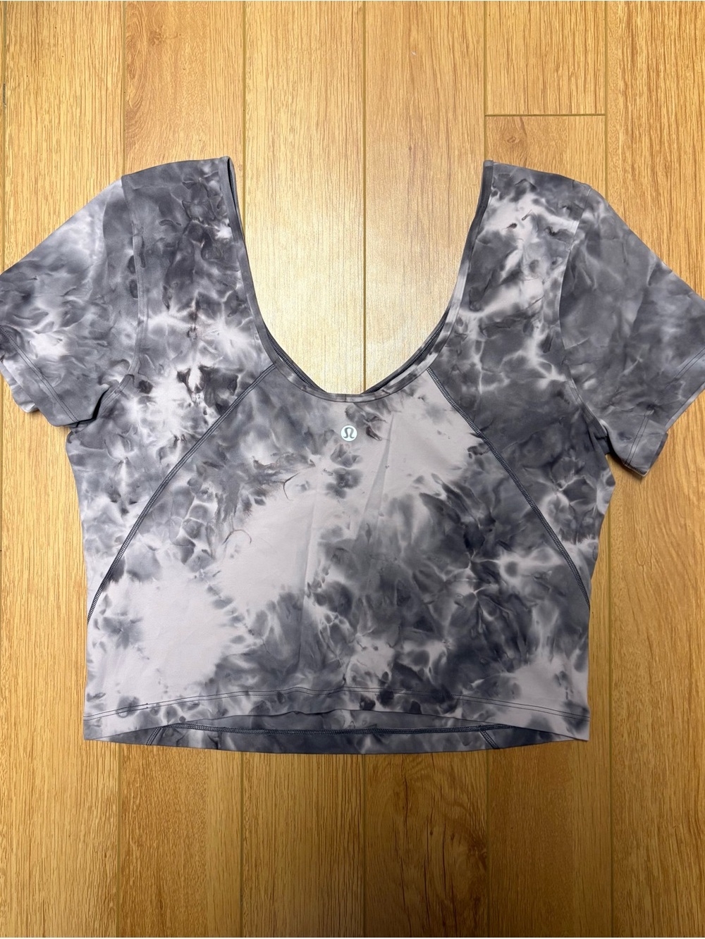 lululemon athletica Gray/Mauve Tie-Dye Scoop Crop Top - Picture 2 of 4